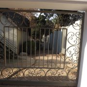 Gate