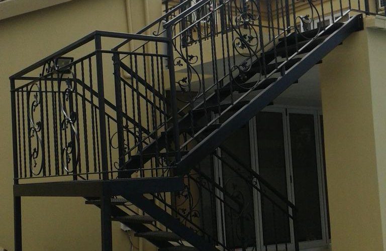 Structural Staircase with Iron Wrought Railing